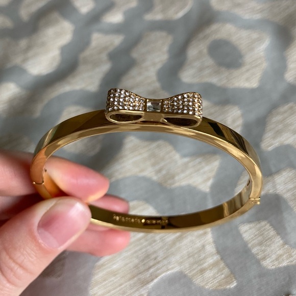 Kate Spade gold bow bangle - Picture 1 of 6